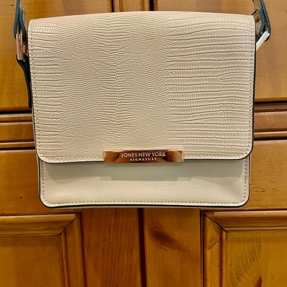 Jones New York Handbags - Jones New York crossbody Bag.